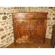 Meuble d'appui sculpté en noyer
