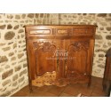 Meuble d'appui sculpté en noyer