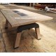 Table piétement fer à cheval