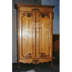 Armoirette sculptée. Réf. A101